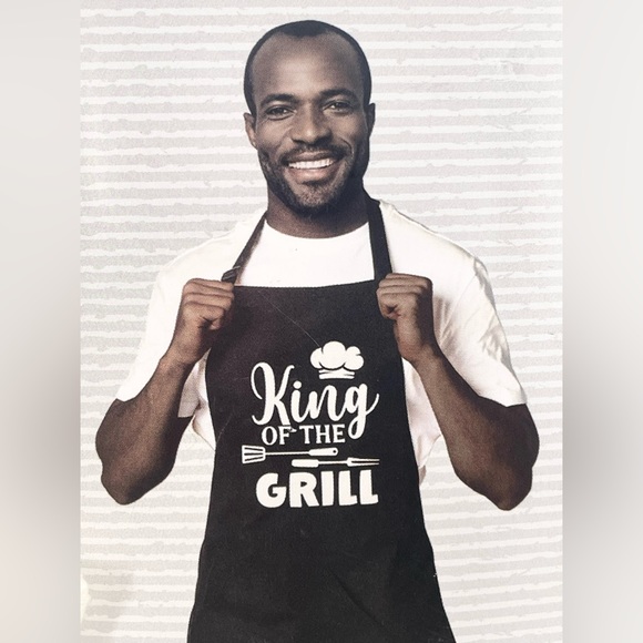 New with tags “KING OF THE GRILL” APRON with Adjustable Neck Strap Black w/white - Picture 2 of 3